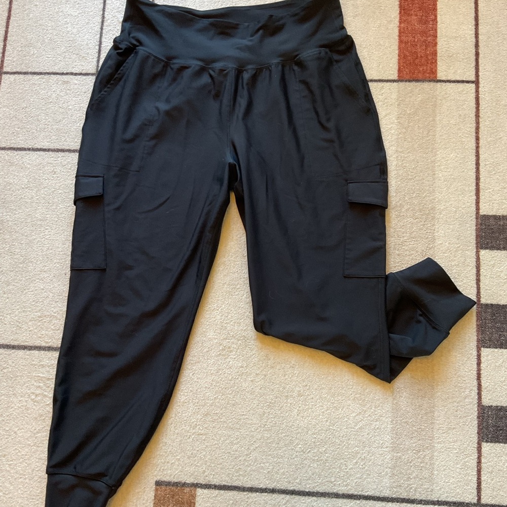 Old Navy Women's Black Powersoft Cargo Joggers